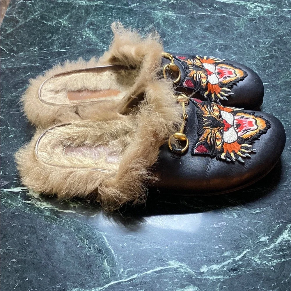 Embroidered Gucci Cat Leather Fur-Lined Slide - Black with Tan Fur